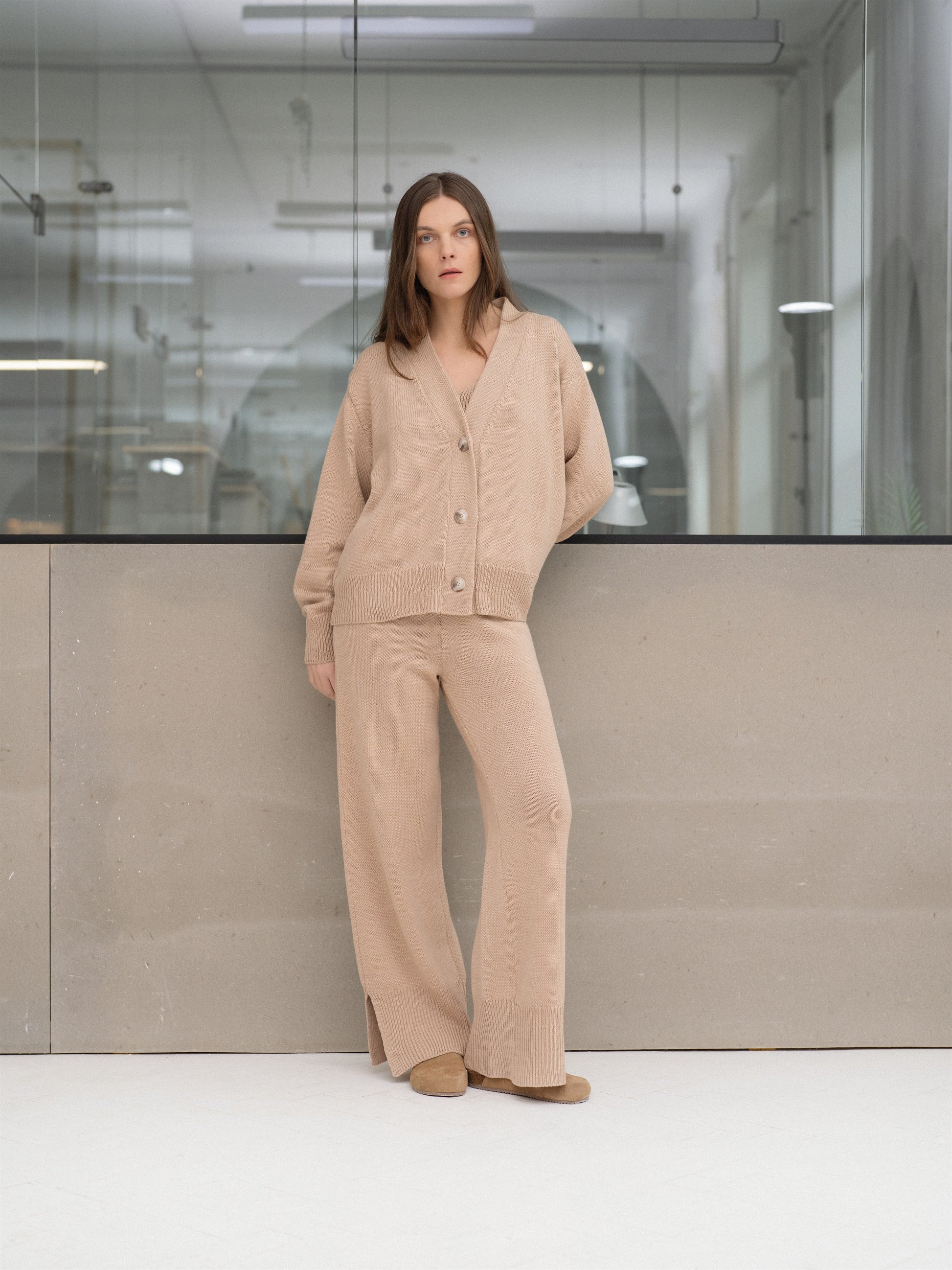 Cardigan and pants suit LEILA camel – - Main Image